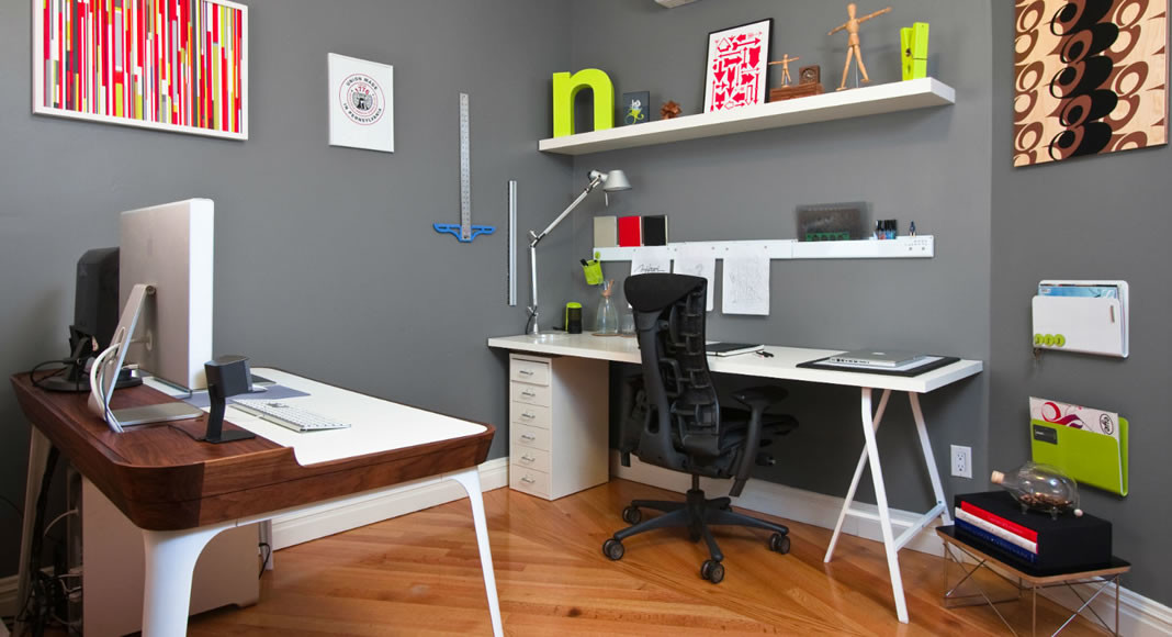 Veja nesta matéria como montar um home office que seja ao mesmo tempo prático e funcional. Planejar seu escritório em casa é necessário para que o trabalho flua bem. Veja como aqui.