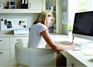 Confira algumas dicas para trabalhar em um home office e ser produtiva, organizando seu espaço de trabalho e seguindo algumas regras essenciais para quem adota esse modelo.